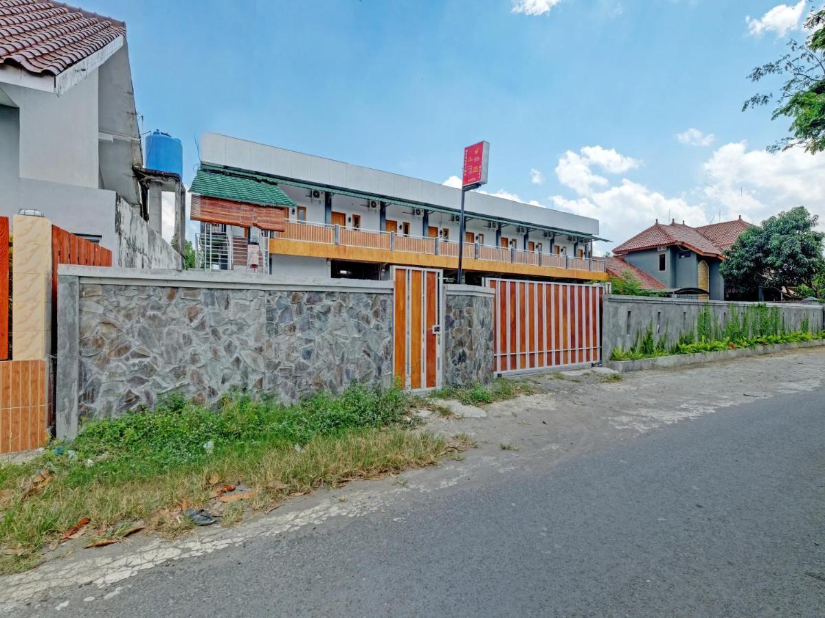 Oyo 90325 Pondok Dnayu Syariah Jarakan Buitenkant foto