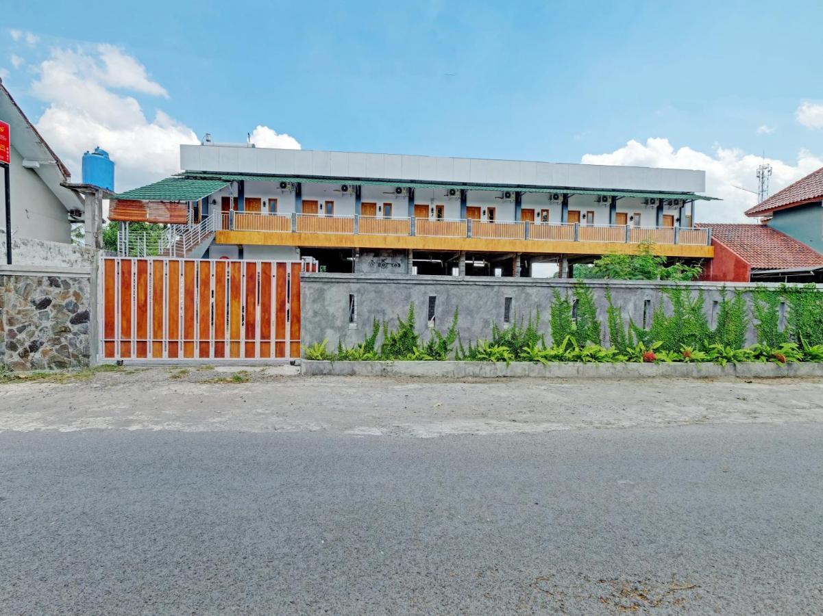 Oyo 90325 Pondok Dnayu Syariah Jarakan Buitenkant foto